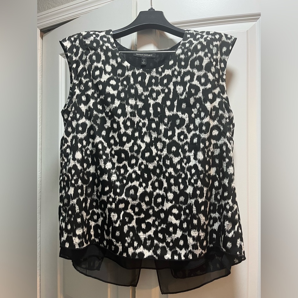 Banana Republic Black and White Leopard Print Sleeveless Blouse
